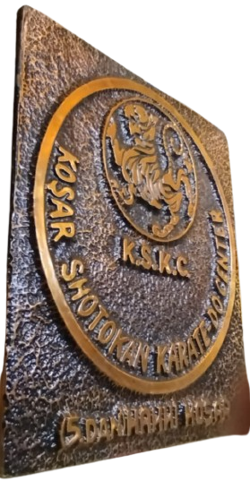 1970 HAKKI KOŞAR K.S.K.C. SHOTOKAN KARATE-DO CENTER 5. DAN ANTİKA METAL DUVAR PLAKETİ BAKIR ROLYEF 