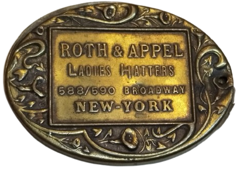1990 ART NOUVEAU ROTH VE APPEL NEW YORK ŞAPKA MAĞAZASI REKLAM MADALYONU LADIES HATTERS 588/590 BROADWAY NEW YORK