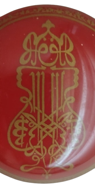 MEVLEVİ TEKKE  MUSENNA YA HAZRETI MEVLANA HAT SANATI EL ISLEMELI KIRMIZI ZEMİN UZERİ ALTIN İS BOMBELİ AKRİLİK DEKORATIF DUVAR OBJE