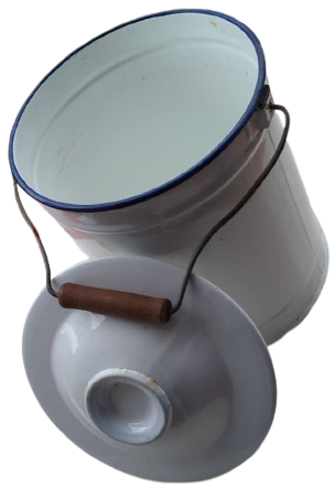 NOSTALJIK BEYAZ EMAYE KAPAKLI SUT TURSU VE SIVI  10 LİTRELİK SAKLAMA KOVASI AHŞAP TUTMA SAPLI ANTIKA OZGEN EMAYE