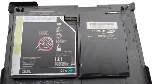 NOSTALJIK IBM THINKPAD 570 TYPE 2644 LAPTOP VE ULTRABASE DOCKING STATION 1999 ISKOCYA URETIMI KOLEKSIYONLUK OZEL SERI