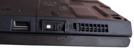 NOSTALJIK IBM THINKPAD 570 TYPE 2644 LAPTOP VE ULTRABASE DOCKING STATION 1999 ISKOCYA URETIMI KOLEKSIYONLUK OZEL SERI