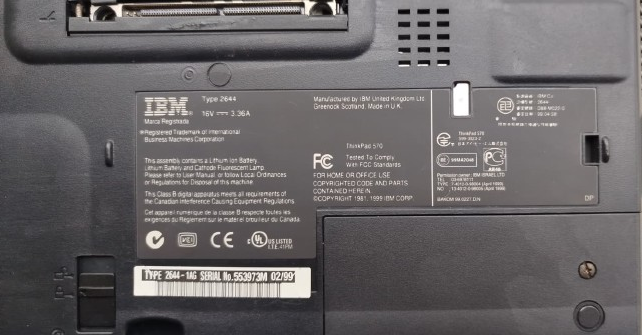 NOSTALJIK IBM THINKPAD 570 TYPE 2644 LAPTOP VE ULTRABASE DOCKING STATION 1999 ISKOCYA URETIMI KOLEKSIYONLUK OZEL SERI