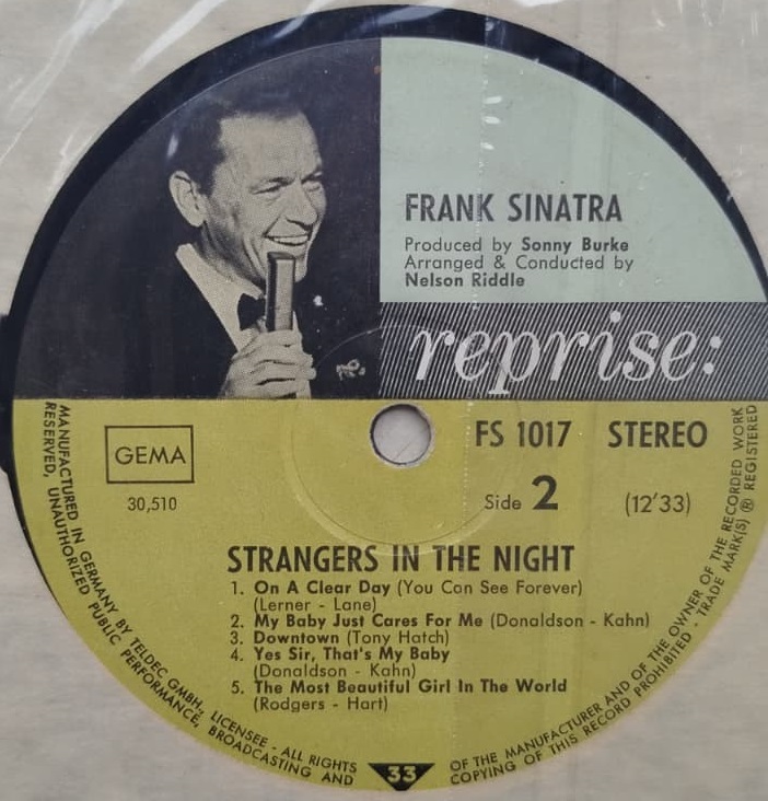 FRANK SINATRA STRANGERS IN THE NIGHT ALMANYA BASKI 33 LUK LP PLAK  KORUMA ZARFINDA
