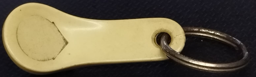 1990 ELEKTRONIK AKILLI BİLET AKBİL BAS GEÇ KREM RENK PLASTİK İSTANBUL BELEDİYE AMBLEMLİ MUHAFAZASINDA ANAHTARLIK