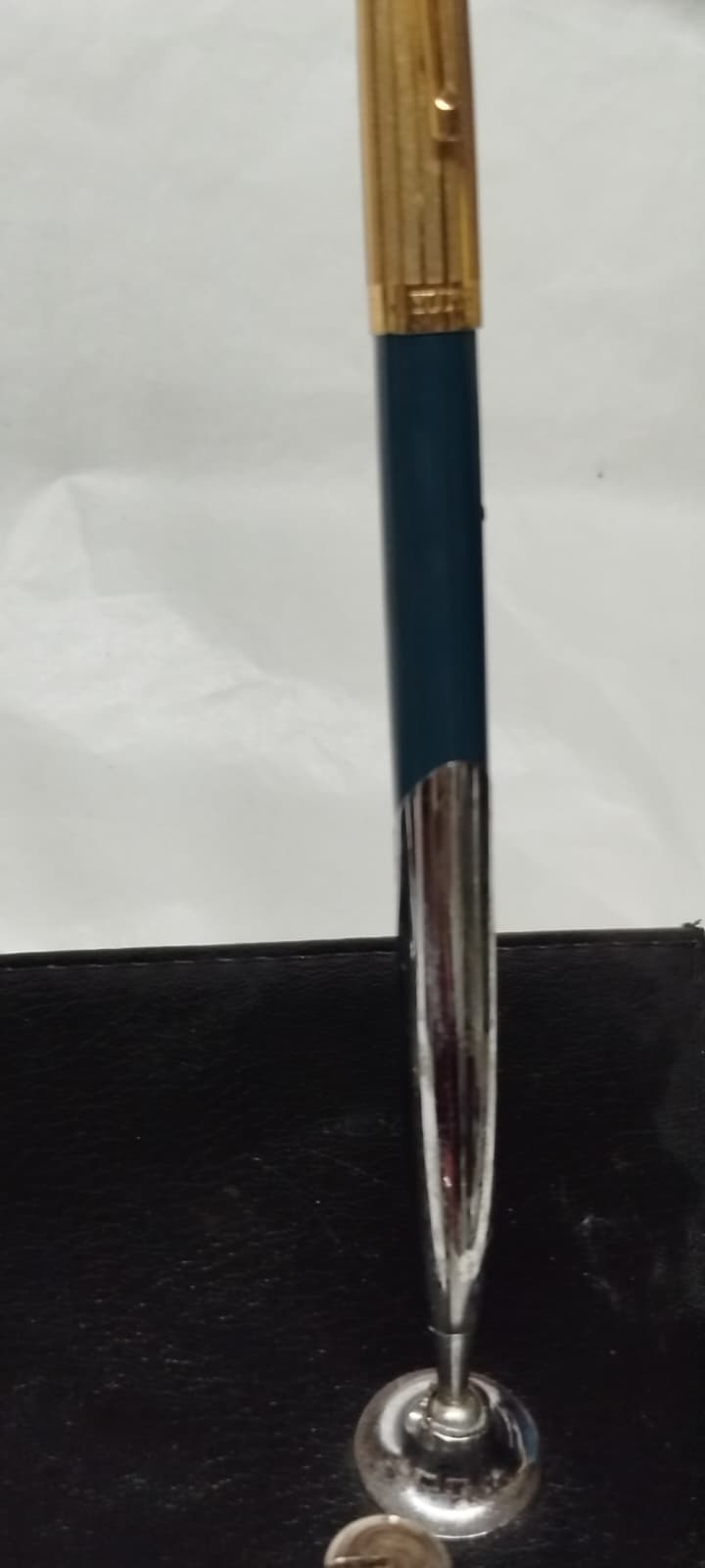 1980 ANTİKA ÇİFTLİ DOLMA KALEM Lİ MASAÜSTÜ KALEM SETİ VE DERİ TABLALI PRESTİJLİ OFİS AKSESUARI İSİM TAKMA YERİ MEVCUT