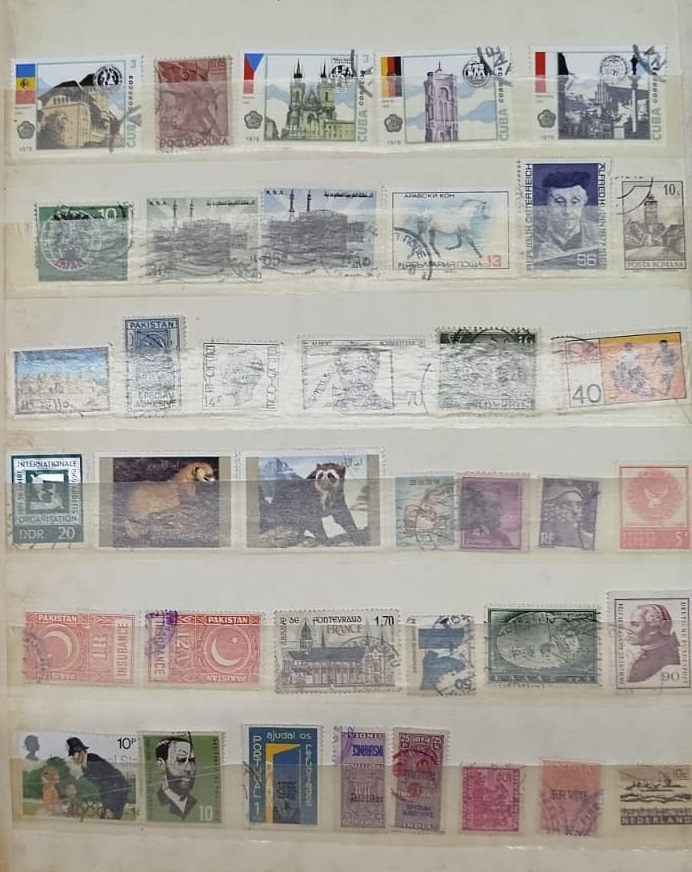 DÜNYA ÜLKELERİ GENİŞ KOLEKSİYON SEÇKİSİ ANTİKA DEĞERİNDE ORİJİNAL KARIŞIK PUL ALBÜMÜ PUL ALBUMU DEFTERİ