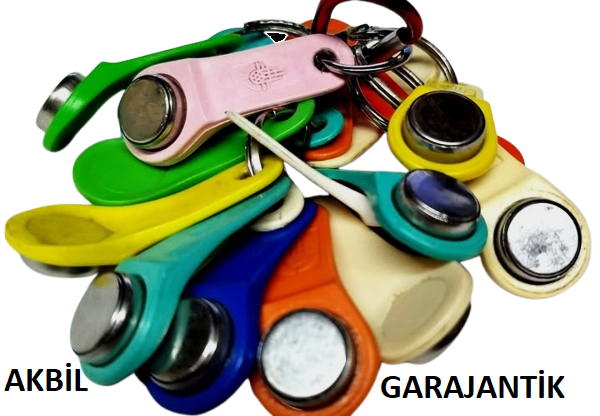 1990 ELEKTRONIK AKILLI BİLET AKBİL BAS GEÇ KREM RENK PLASTİK İSTANBUL BELEDİYE AMBLEMLİ MUHAFAZASINDA ANAHTARLIK