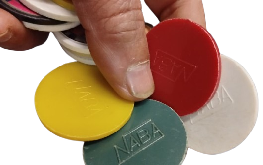 15 ADET DEGİŞİK RESİMLİ NABA TASO OYUN MİKA ÜZERİ YAPIŞTIRMA KAGIT KARIŞIK FİGÜRLER KİŞİLER