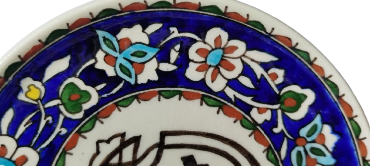 1950 KUTAHYA ELHAMRA CİNİ TAMAMI EL CEKME EL BOYAMA İCERSİNDE MASALLAH YAZMAKTADIR