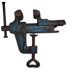 1970 ANTİKA KANCA MARKA NO 2 MAVİ RENK DEMİR DÖVME PORTATİF MASAÜSTÜ TEZGAH MENGENESİ