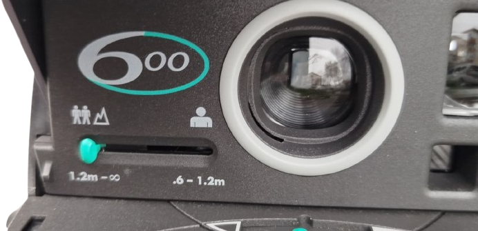 1980 POLAROID 600 SERIES VINTAGE SAKSI MAVISI VE GRI RENKLI NOSTALJIK FLASH LI SAKLI FOTOGRAF MAKINESI