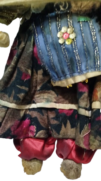 1950 ANTİKA TAMAMEN EL YAPIMI YÖRESEL BEBEK KİRMEN VE ÇIKRIK TUTAN SAMAN ANADOLU KADINI FİGÜRÜ