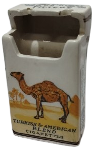 1970 CAMEL FILTERS SİGARA PAKETİ FORMUNDA AYNI OLCULERDE ANTİKA SERAMİK KÜLLÜK 