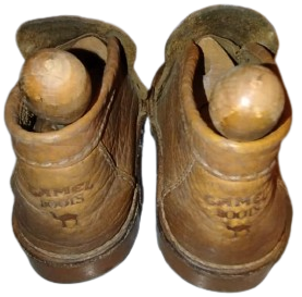 1970 CAMEL BOOTS MARKASINA AIT KOLEKSIYONLUK VINTAGE DERI AYAKKABI FORMLU DEKORATIF AHŞAP KALIPLI OBJE 