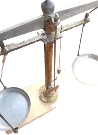 ANTİKA SÜPER TEKNİK MARKA HASSAS ECZACI VE KUYUMCU TERAZİSİ PİRİNÇ GÖVDELİ KOLEKSİYONLUK NADİR PARÇA