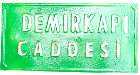 DEMİRKAPI CADDESİ TENEKE SOKAK TABELASI