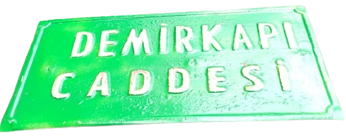 DEMİRKAPI CADDESİ TENEKE SOKAK TABELASI