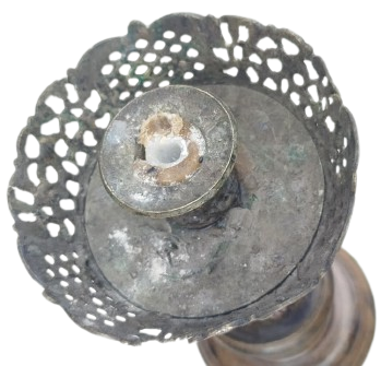 ONDOKUZUNCU YÜZYIL ANTİKA BRONZ KİLİSE TİPİ AJURLU AYDINLATMA KAİDESİ VE DEKORATİF MUMLUK SAMDAN