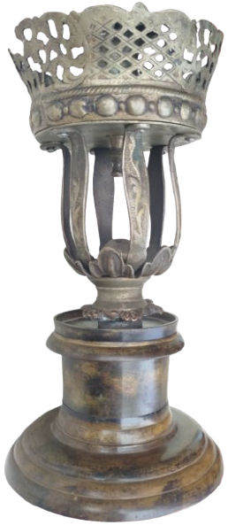 ONDOKUZUNCU YÜZYIL ANTİKA BRONZ KİLİSE TİPİ AJURLU AYDINLATMA KAİDESİ VE DEKORATİF MUMLUK SAMDAN