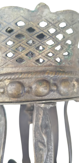 ONDOKUZUNCU YÜZYIL ANTİKA BRONZ KİLİSE TİPİ AJURLU AYDINLATMA KAİDESİ VE DEKORATİF MUMLUK SAMDAN