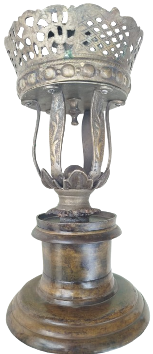 ONDOKUZUNCU YÜZYIL ANTİKA BRONZ KİLİSE TİPİ AJURLU AYDINLATMA KAİDESİ VE DEKORATİF MUMLUK SAMDAN