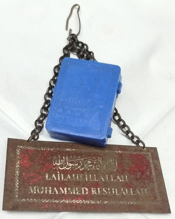 60 LI YILLAR ANTİKA ARAÇ DİKİZ AYNASI ASKI APARATI MAVİ MUHAFAZALI CEVŞEN VE KELİME-İ TEVHİD LEVHASI