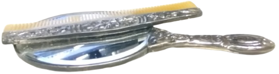 900 DAMGALI GÜMÜŞ AYNA TARAK TAKIMI EL İŞÇİLİĞİ GÜL DESENLİ TARAK KISMI BOYNUZDAN YAPILMIŞDIR 