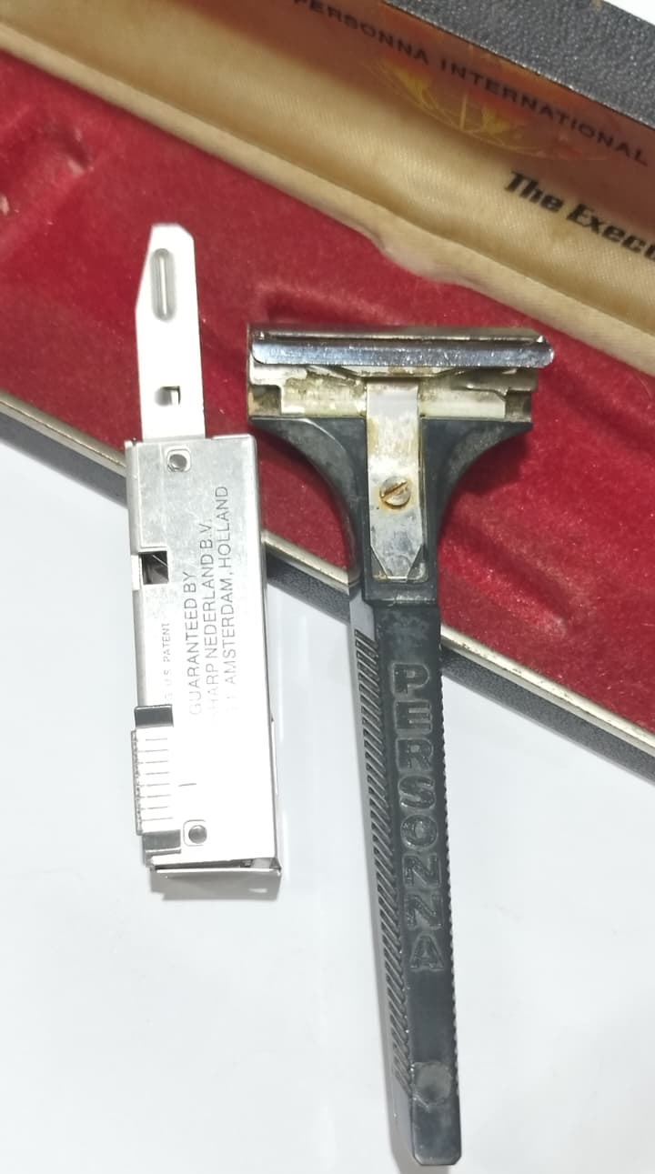 1960 PERSONNA INTERNATIONAL THE EXECUTIVE INJECTOR ANTİKA TIRAŞ MAKİNESİ VE ORİJİNAL KUTUSUNDA ÖZEL SET