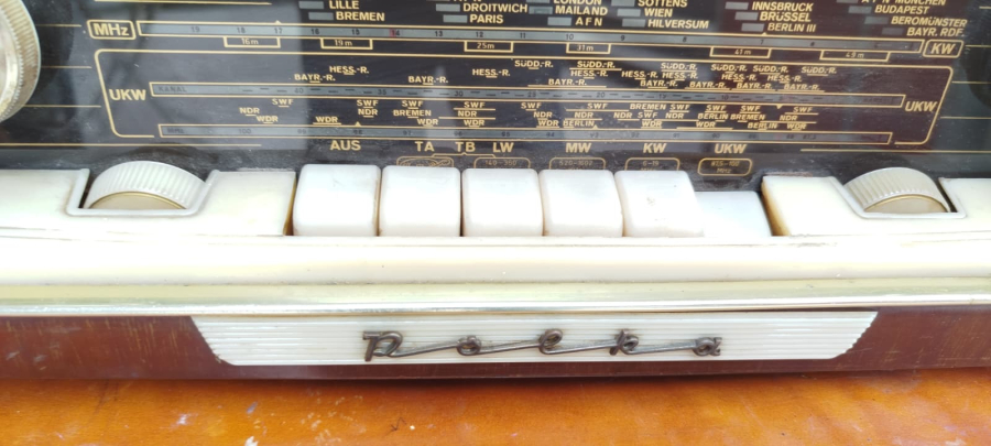 GRAETZ POLKA 613 RAUMKLANG-VOLLSUPER ANTİKA LAMBALI RADYO ALMAN TEKNOLOJİSİ ŞIK AHŞAP KASA UKV ORJINAL