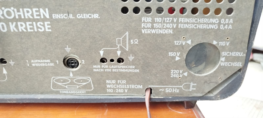 GRAETZ POLKA 613 RAUMKLANG-VOLLSUPER ANTİKA LAMBALI RADYO ALMAN TEKNOLOJİSİ ŞIK AHŞAP KASA UKV ORJINAL