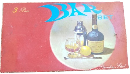 1970 ORİJİNAL KUTUSUNDA  SİSE SEKLİNDE 3 PARCA ACACAK  VİNTAGE BİR BAR SETİ