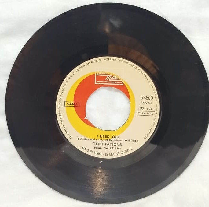 AMERIKALI SOUL VE FUNK GRUBU THE TEMPTATIONS IN 1974 YILINDA TURKIYEDE BASILMIŞ ORINAL 45 LIK PLAK KABINDA