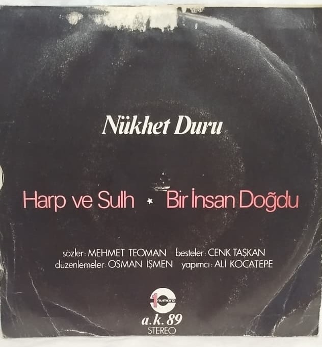 NÜKHET DURU 1977 YILI ORİJİNAL HARP VE SULH BİR İNSAN DOĞDU 45 LİK PLAK ORJİNAL KABINDA 