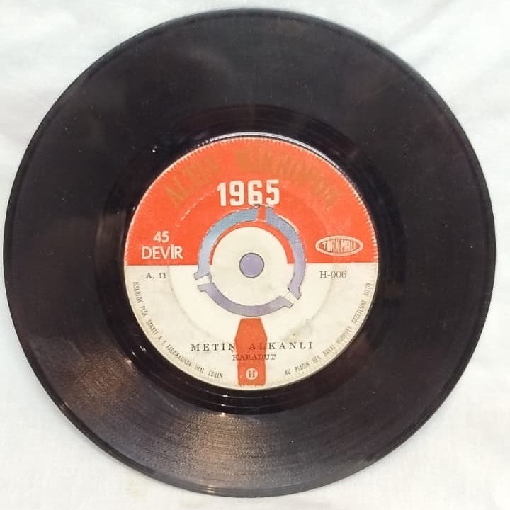 1965 ALTIN MIKROFON METIN ALKANLI KARADUT GUL DALINDA OTEN 45 LİK ORJINAL ANALOG BASKI  PLAK