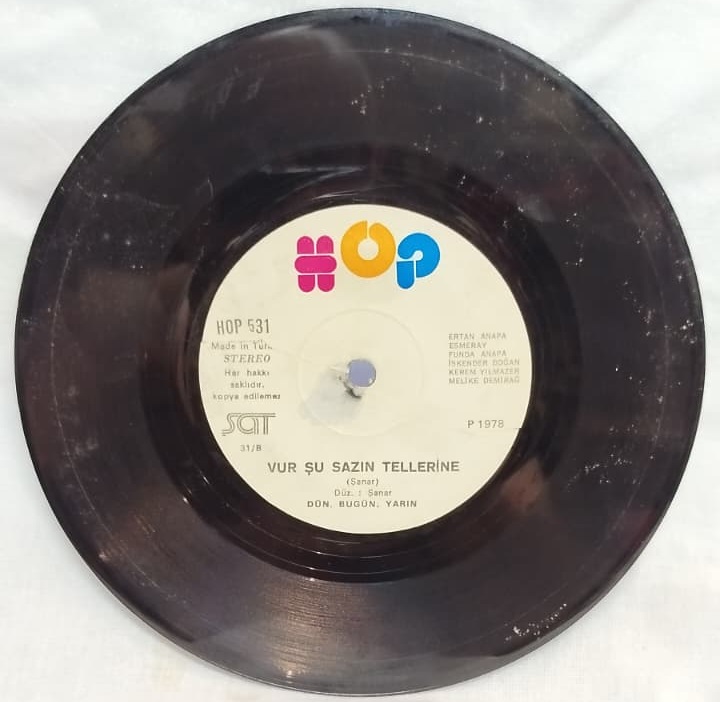 1978 EUROVISION YARIŞMASI  DÜN BUGÜN YARIN ORK. ORJINAL ANALOG BASKI 45 LİK  İNSANIZ BİZ VUR ŞU SAZIN TELLERİNE  
