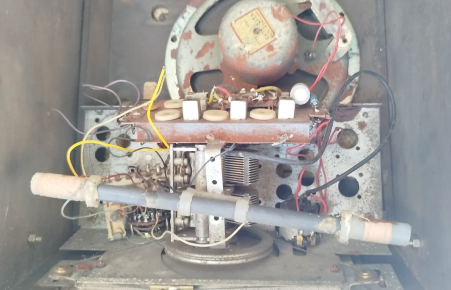 1940  VIDOR DRY SUPERHET PORTABLE CAT NO 392 TASINABİLİR ASKERİ YESİL KAPLI CANTA RADYO