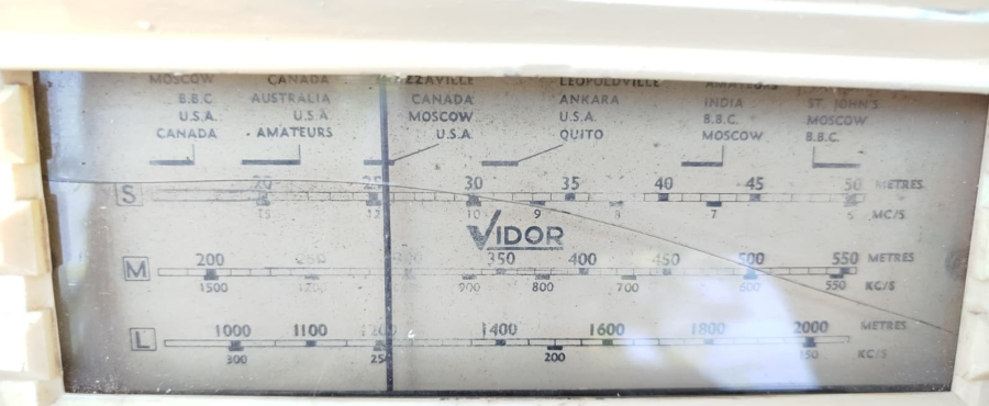 1940  VIDOR DRY SUPERHET PORTABLE CAT NO 392 TASINABİLİR ASKERİ YESİL KAPLI CANTA RADYO