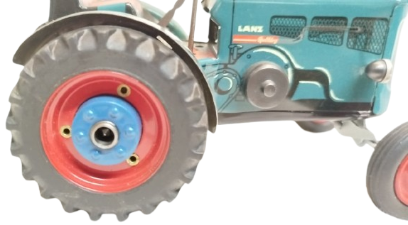 TENEKE KURMALI ŞANZIMANLI  3 İLERİ 1 GERİ VİTESLİ LANZ RULLDOG 40 YEŞİL RENKDE METAL TRAKTÖR