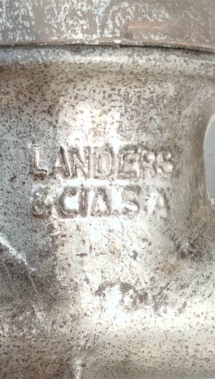 LANDERS & CIA S.A. FİRMASI  MISIR, KAHVE, CEVİZ, BAHARAT, TAHIL VE DİGER SERT GIDALARI OGUTMEK CEKMEK İCİN KULLANILIR. DEGİRMEN