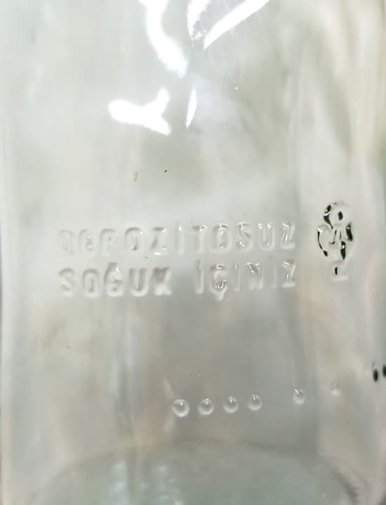 COCA COLA NOSTALJİ SERİSİ 25 CL LİK KABARTMALI VE ETİKETLİ KOLEKSİYONLUK VİNTAGE CAM ŞİŞE.