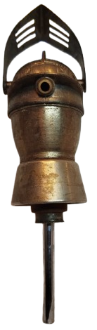 1950 ANTİKA METAL ŞÖVALYE MİĞFERİ TASARIMLI VİNTAGE İÇKİ VE ŞİŞE AKITICI TIPASI