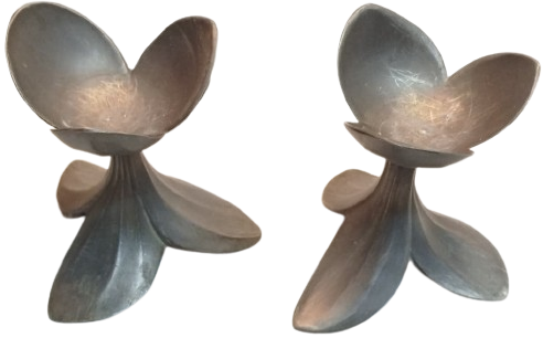 ART NOUVEAU VE MİD-CENTURY  LALE FORMUNDA METAL MUMLUK ÇİFTİ DEKORATİF OBJE UC AYAKLI