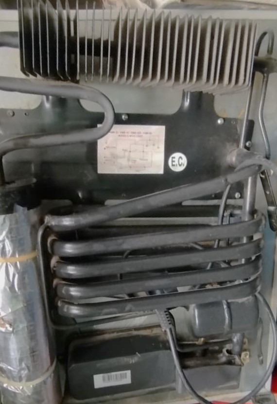 NOSTALJİK TEK KAPILI MİNİ MİNİBAR BUZDOLABI VİNTAGE DEKORATİF BÜRO TİPİ SOĞUTUCU GAZLI 220 VOLT