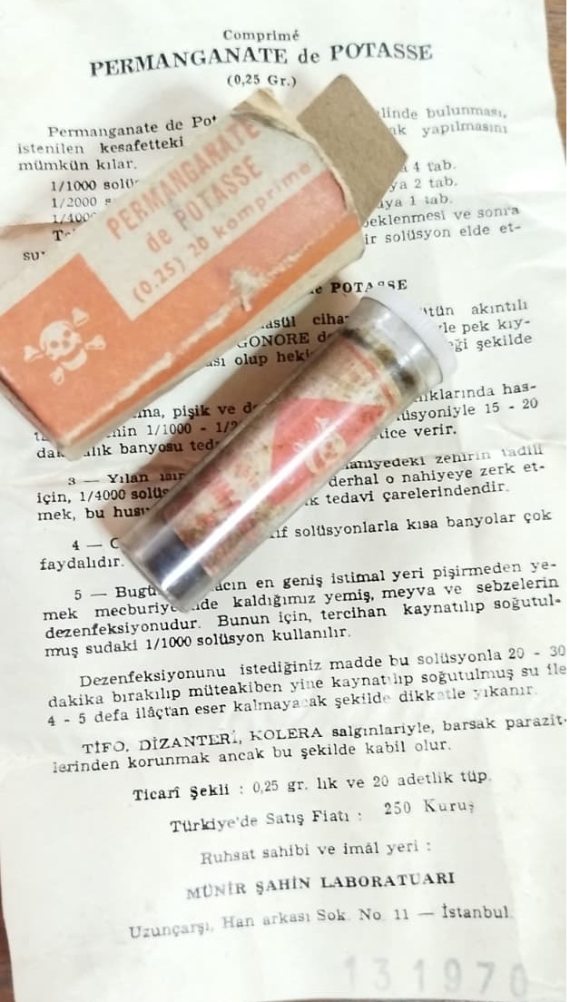 1940 ANTİKA MÜNİR ŞAHİN POTASYUM PERMANGANAT İLAÇ  CAM ŞİŞESİ VE KUTUSU ORJİNAL