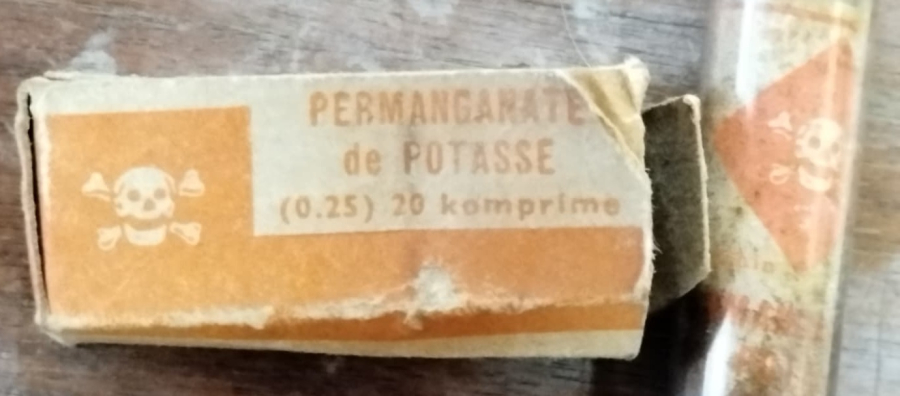 1940 ANTİKA MÜNİR ŞAHİN POTASYUM PERMANGANAT İLAÇ  CAM ŞİŞESİ VE KUTUSU ORJİNAL