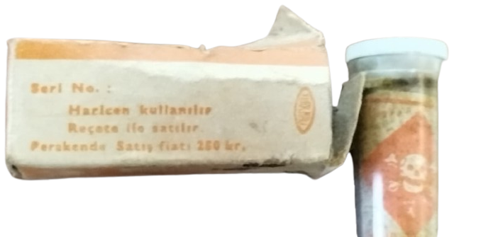 1940 ANTİKA MÜNİR ŞAHİN POTASYUM PERMANGANAT İLAÇ  CAM ŞİŞESİ VE KUTUSU ORJİNAL