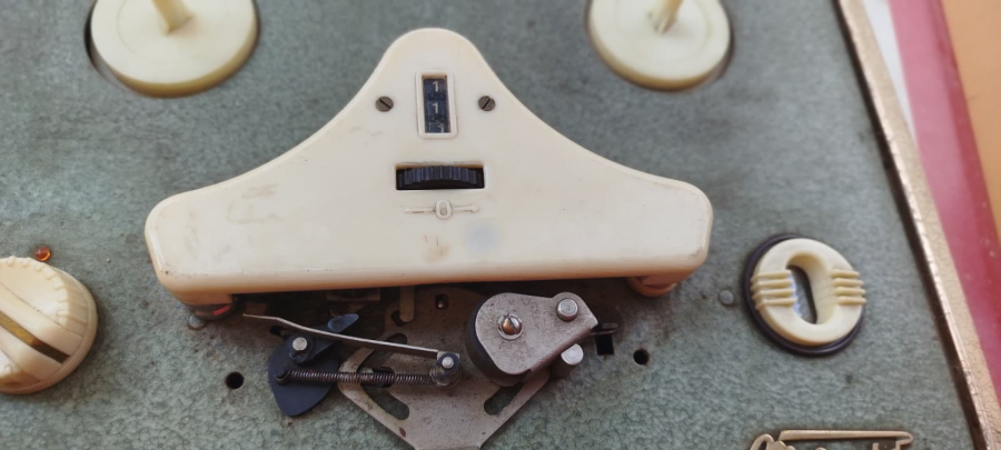 1950 GRUNDIG CANTA TASINABİLİR MAMBO MAKARALI TEYP VE SES KAYIT CİHAZI 