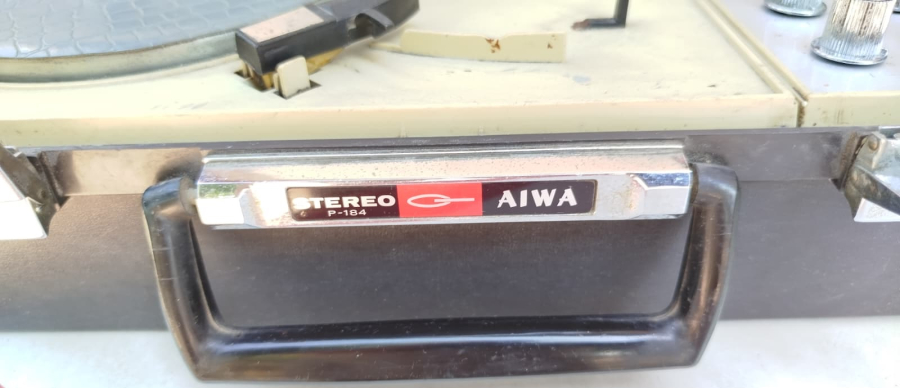 1960 VİNTAGE AIWA P-184 STEREO ÇANTALI RADYOLU PIKAP PİLLİ CERYANLI
