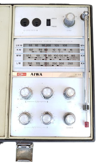 1960 VİNTAGE AIWA P-184 STEREO ÇANTALI RADYOLU PIKAP PİLLİ CERYANLI